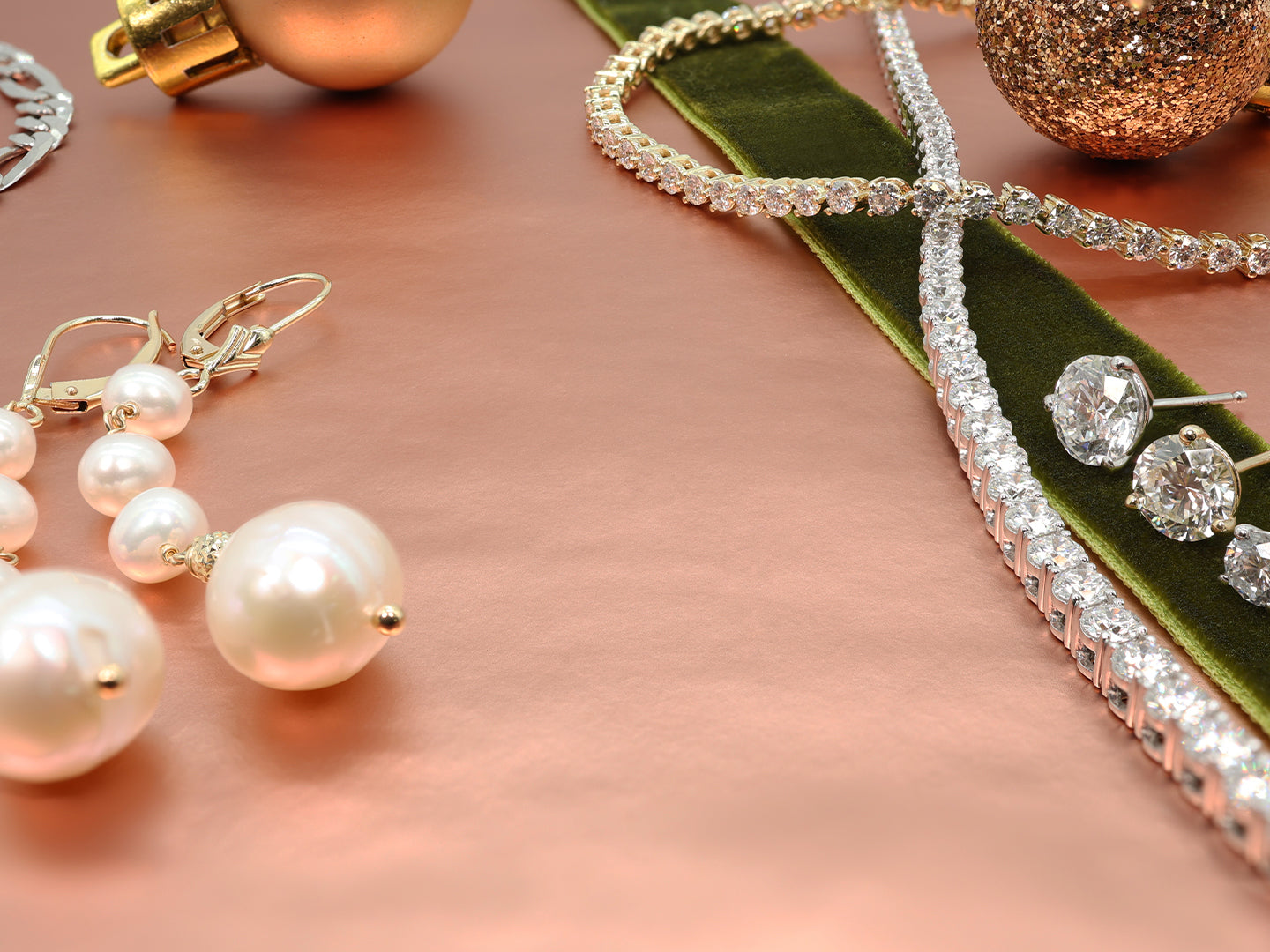 Hitched-Header-Fine-Jewelry-Holiday-Mobile-Horizontal-v1.jpg