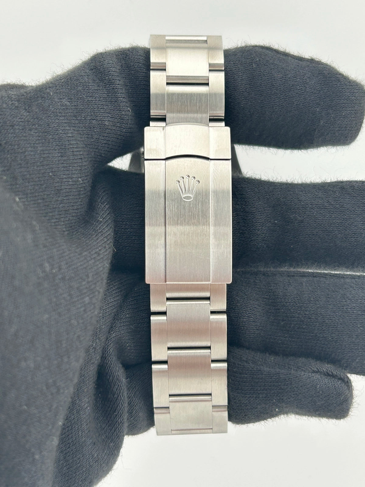 Rolex Oyster Perpetual 36 126000 — view 4