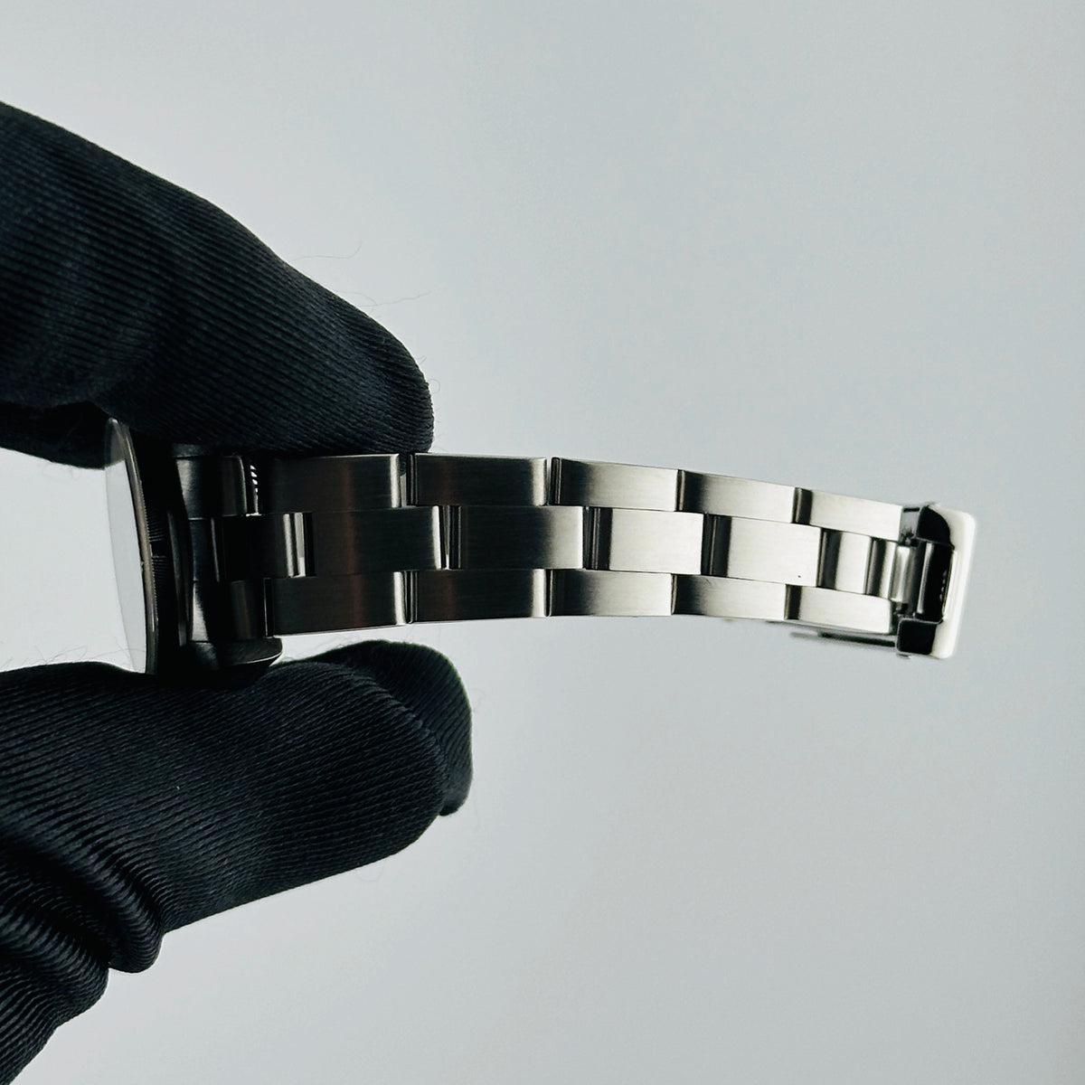 Rolex Oyster Perpetual 67230 — view 4