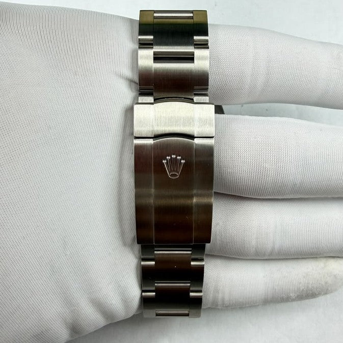 Rolex Oyster Perpetual 126000 — view 3