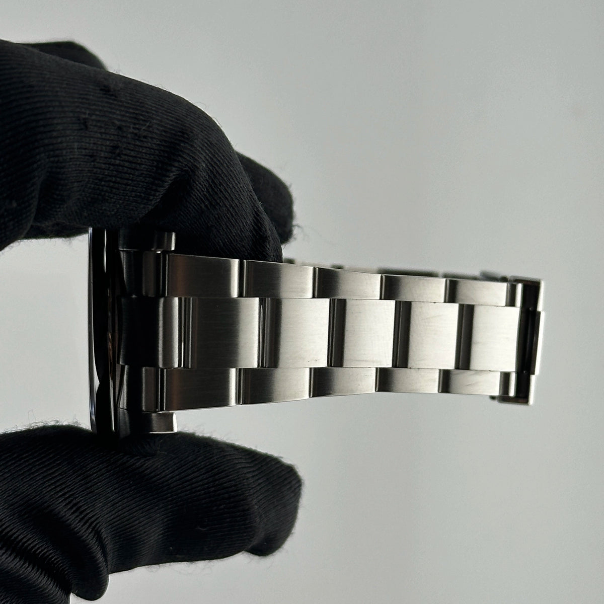 Rolex Oyster Perpetual 116000 — view 4