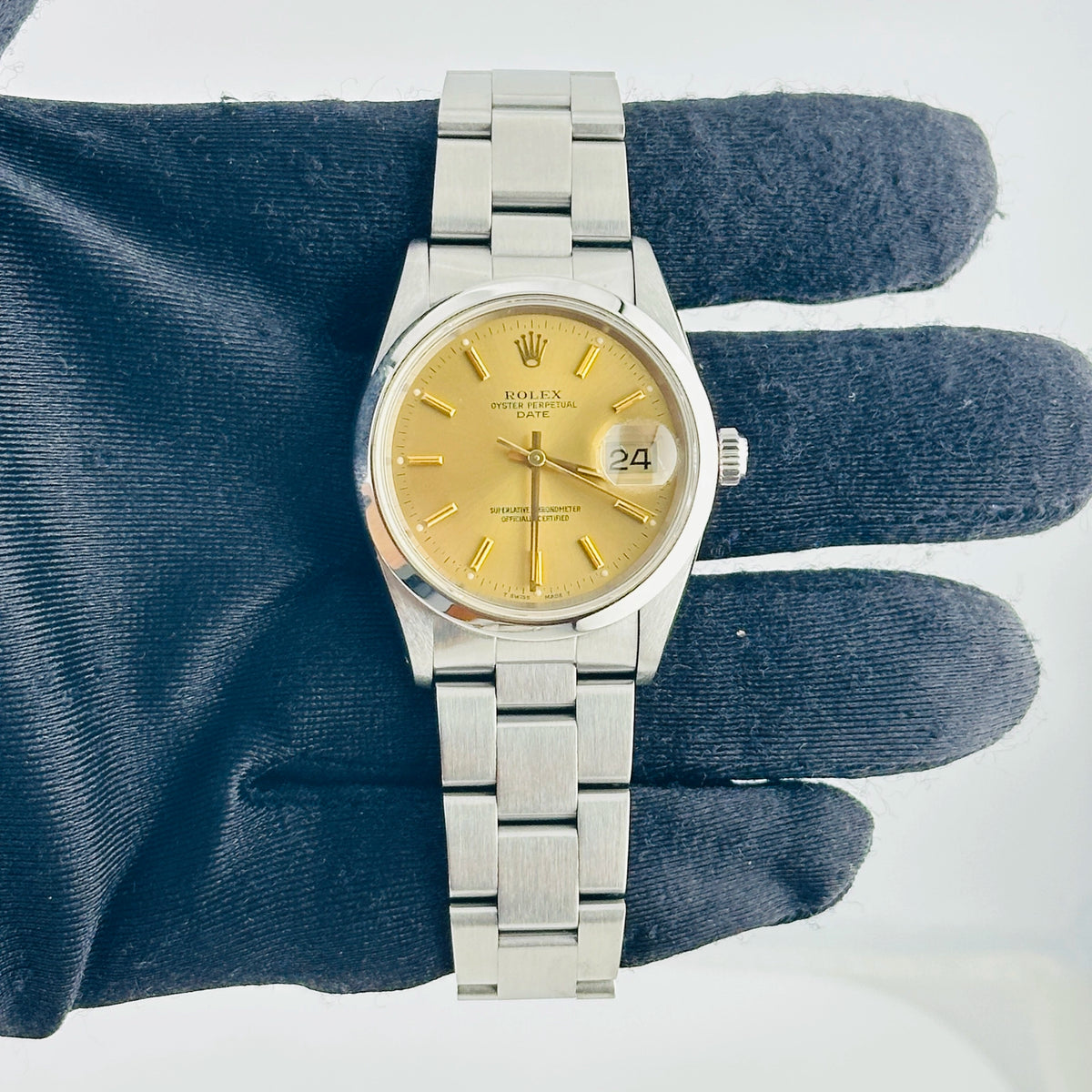 Rolex Oyster Perpetual Date 15200 — view 2