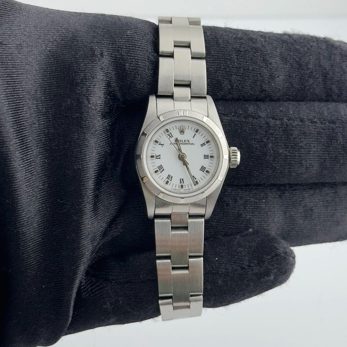 Rolex Oyster Perpetual 67230 — view 2