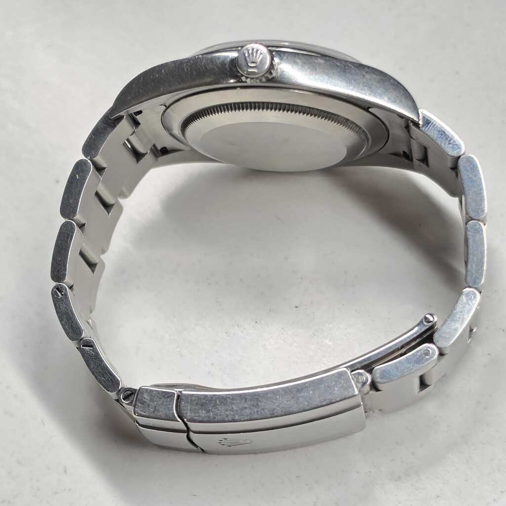 Rolex Oyster Perpetual 39 114300 — view 2