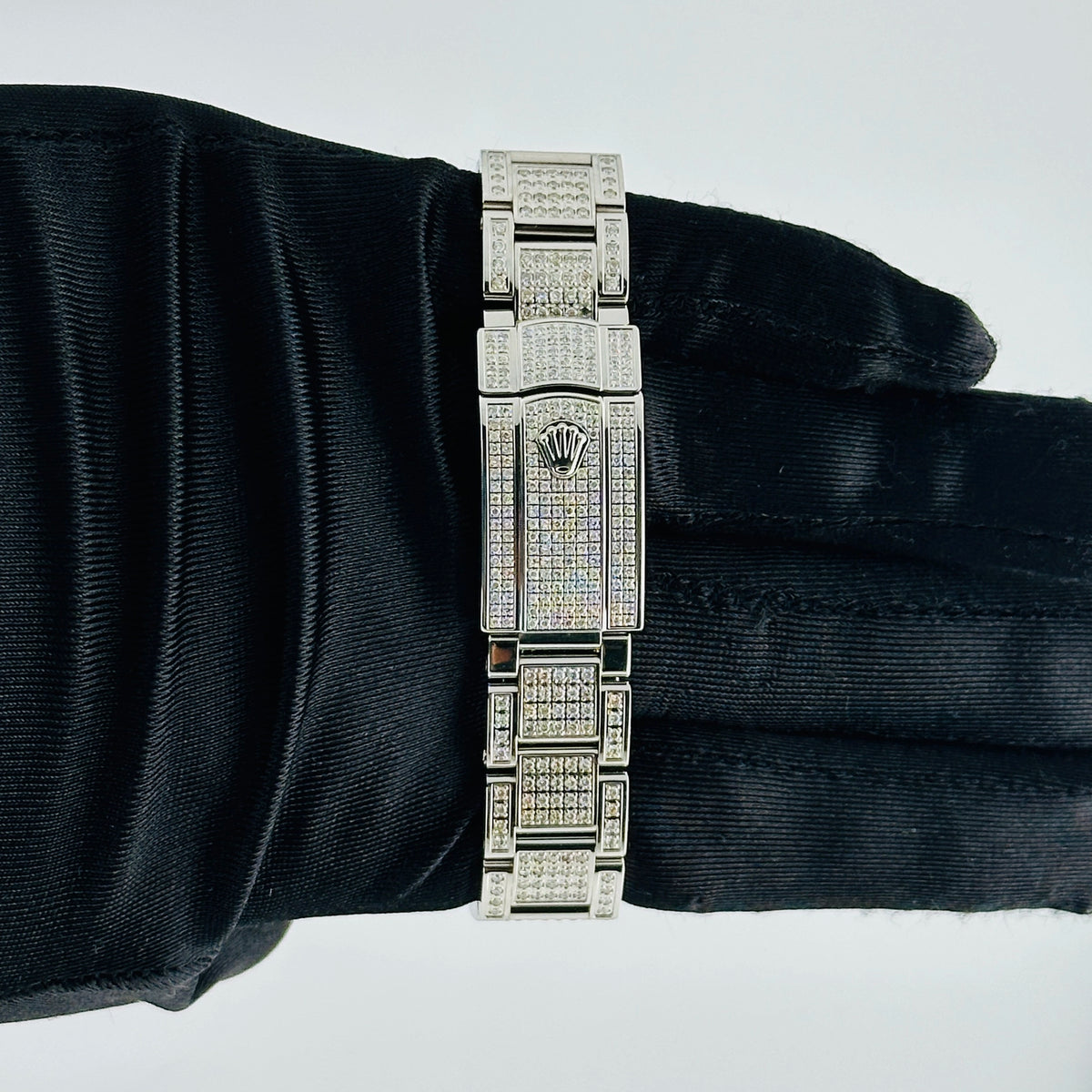 Rolex Oyster Perpetual Date 115200 — view 2