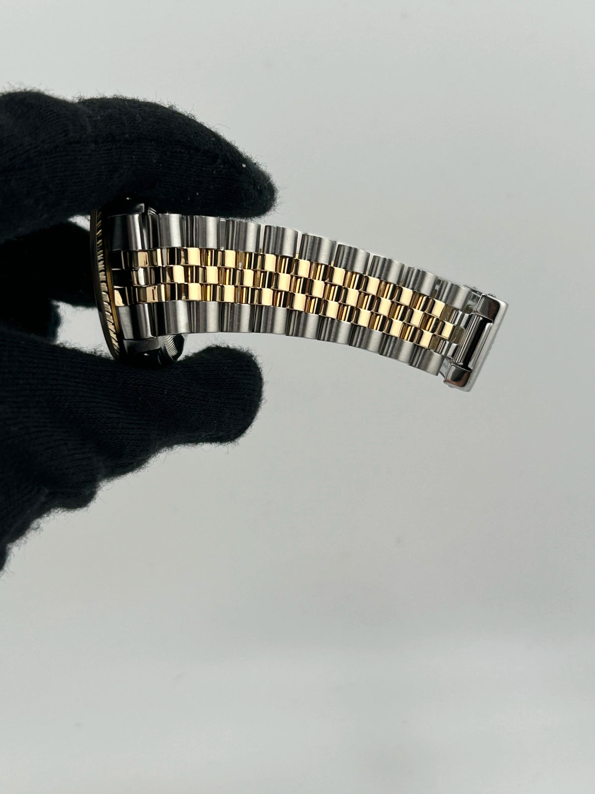 Rolex Oyster Perpetual Date 15223 — view 5