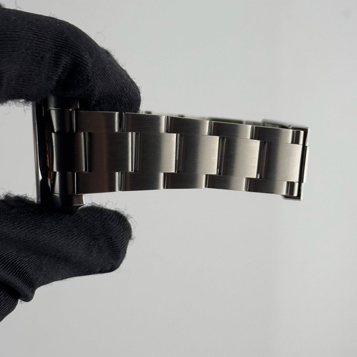 Rolex Oyster Perpetual 34 114200 — view 3