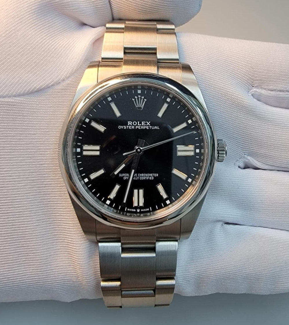 Rolex Oyster Perpetual 124300 — view 2