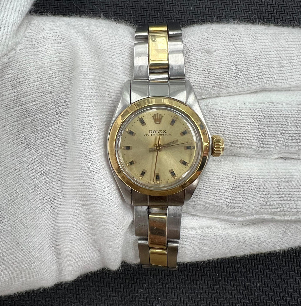 Rolex Oyster Perpetual 15203 — view 2