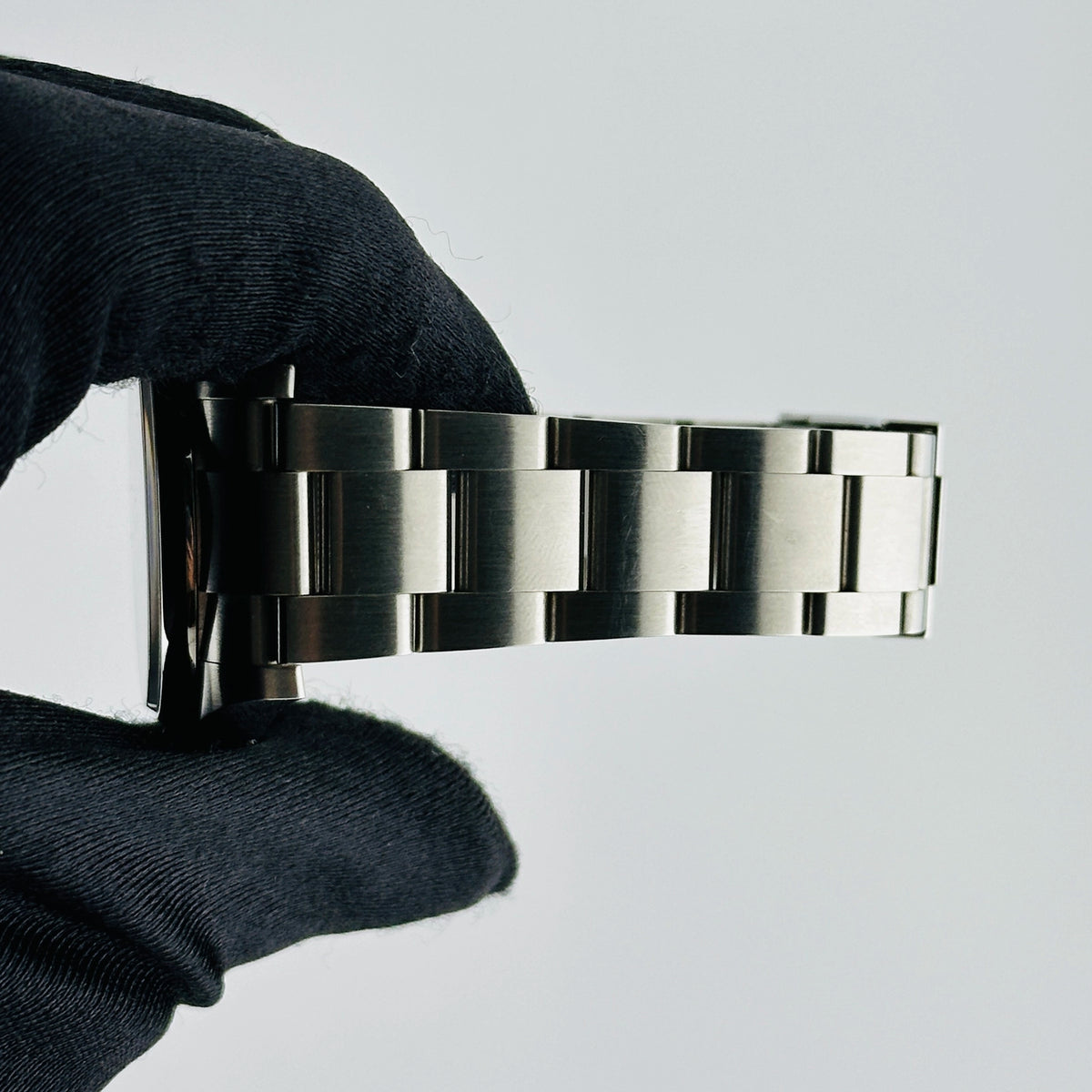 Rolex Oyster Perpetual 34 114200 — view 4