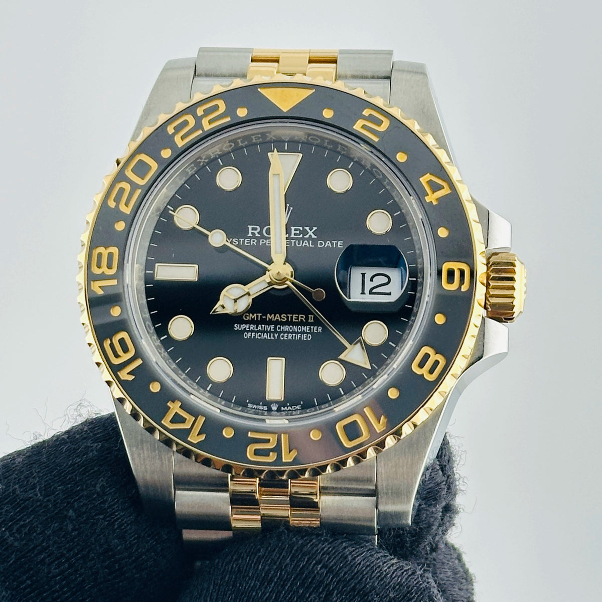 Rolex GMT-Master II 126713GRNR — view 2