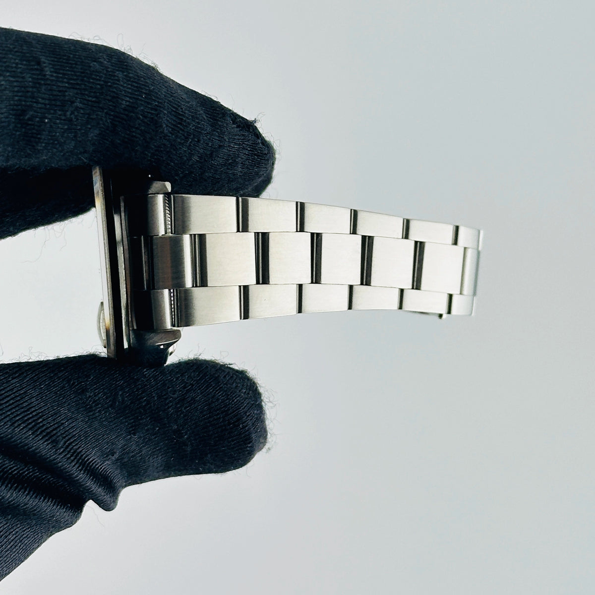 Rolex Oyster Perpetual Date 15200 — view 5