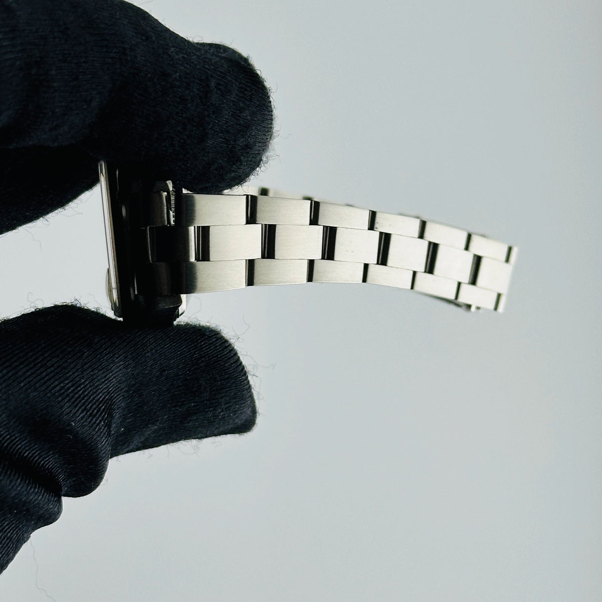 Rolex Oyster Perpetual Date 79190 — view 4