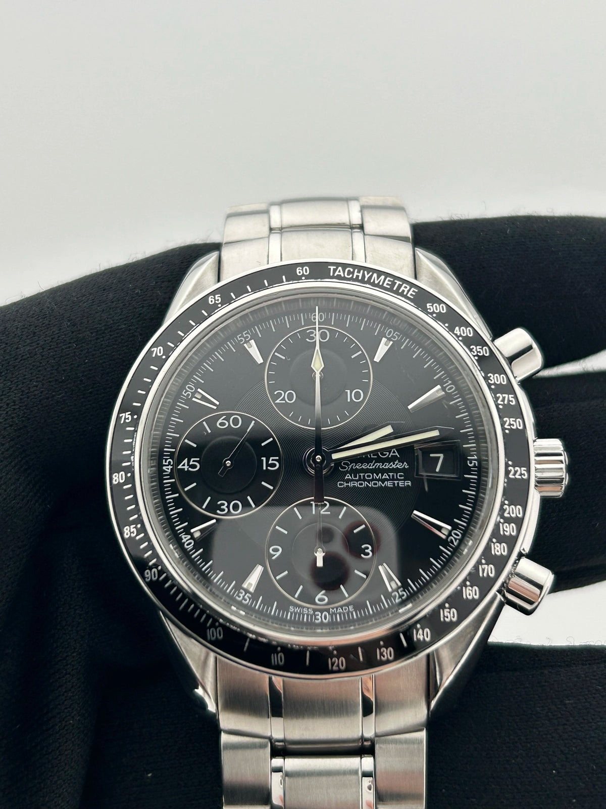Omega Speedmaster Date 3210.50 — view 3