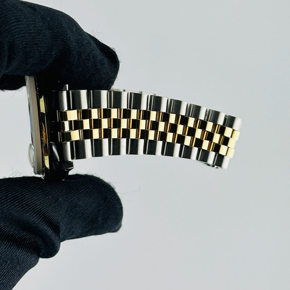Rolex Oyster Perpetual Date 15053 — view 4