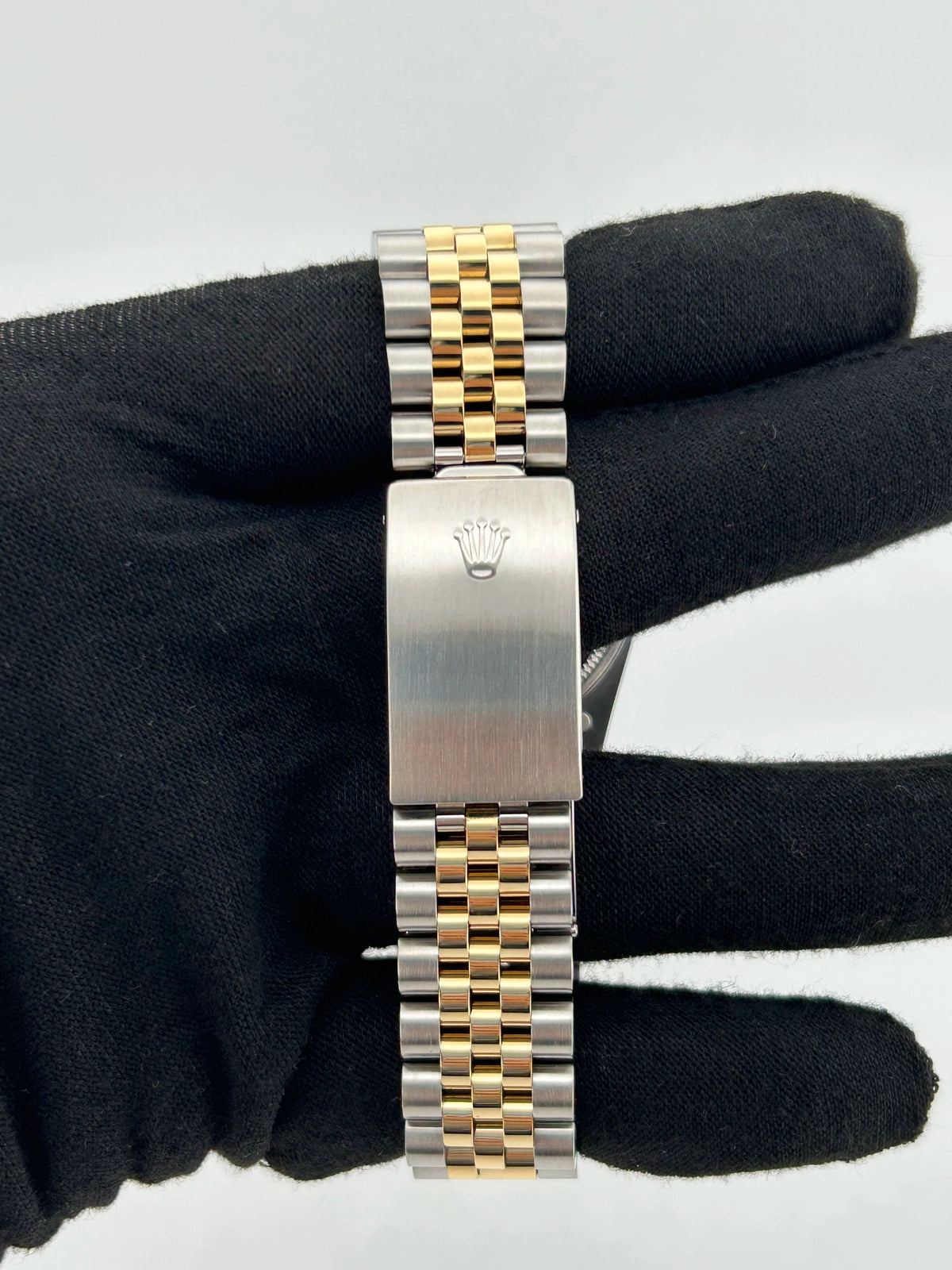 Rolex Oyster Perpetual Date 15223 — view 3