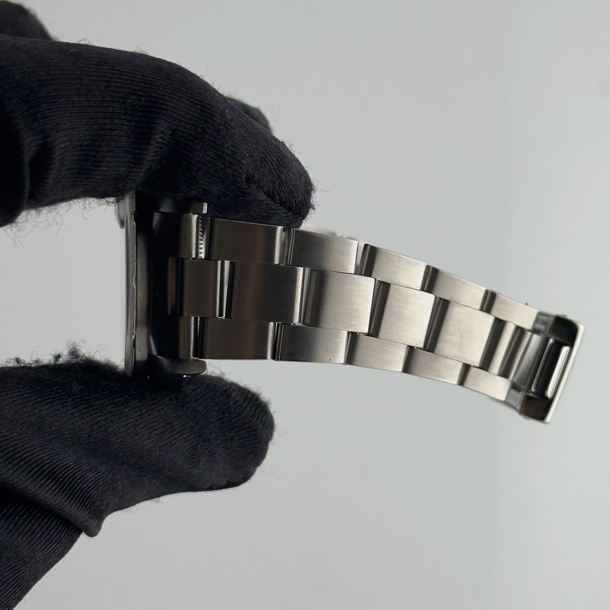 Rolex Oyster Perpetual Date 15210 — view 3