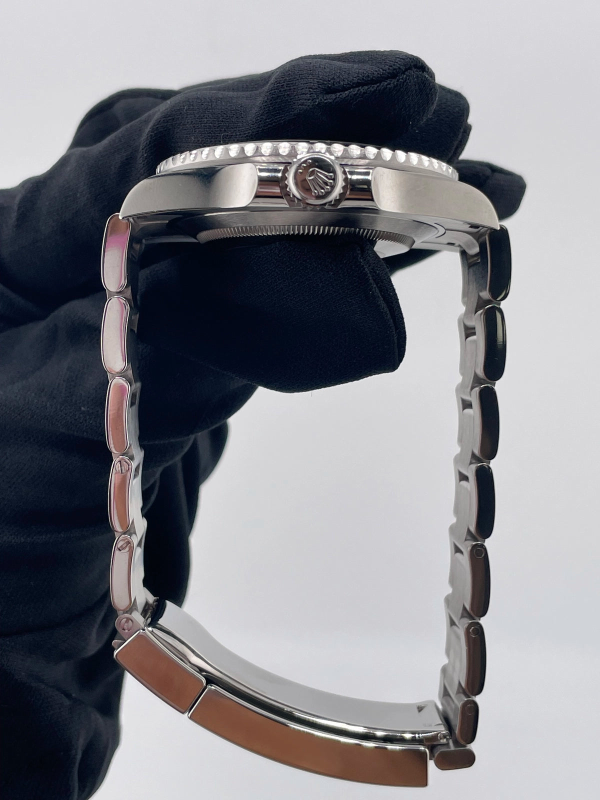 Rolex Submariner No Date 124060 — view 6