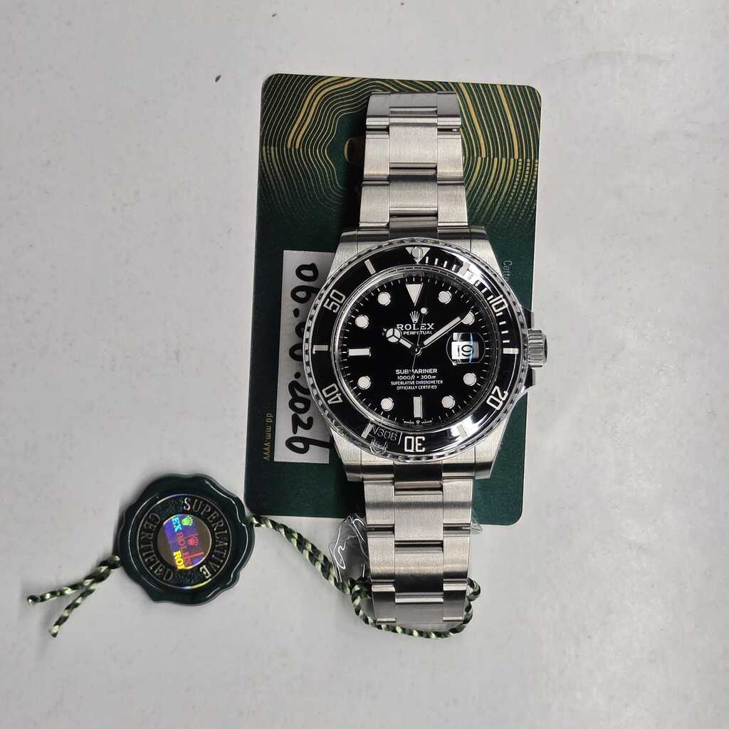 Rolex Submariner Date 126610 — view 3