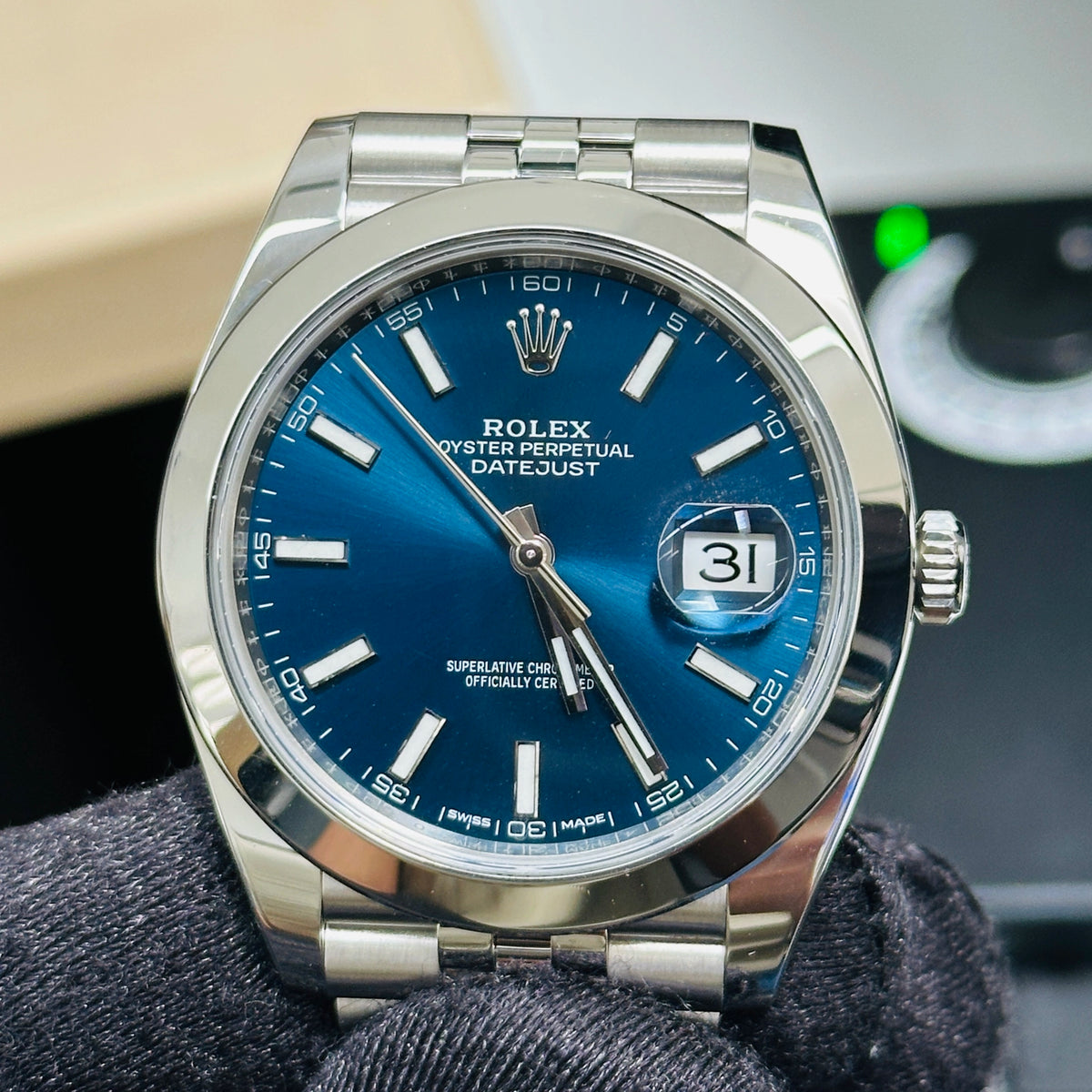 Rolex Datejust 126300 — view 2
